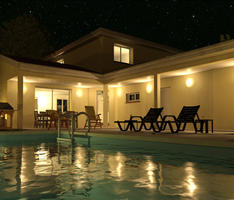 de nuit de la piscine